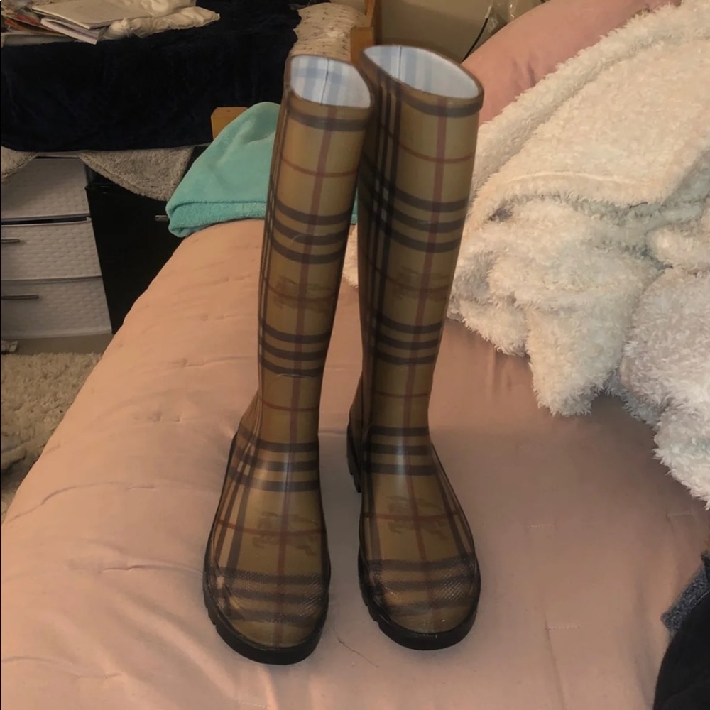 Burberry boots